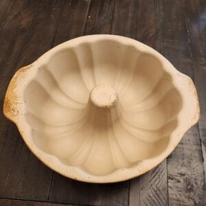 Retired Pampered Chef Family Heritage Stoneware Fluted Bundt Cake Pan 
